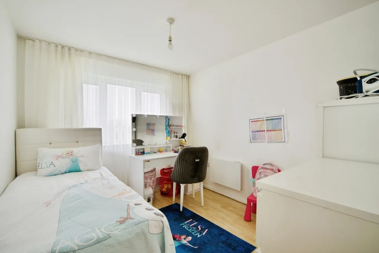 Buxton Close, London, N9, photo 16