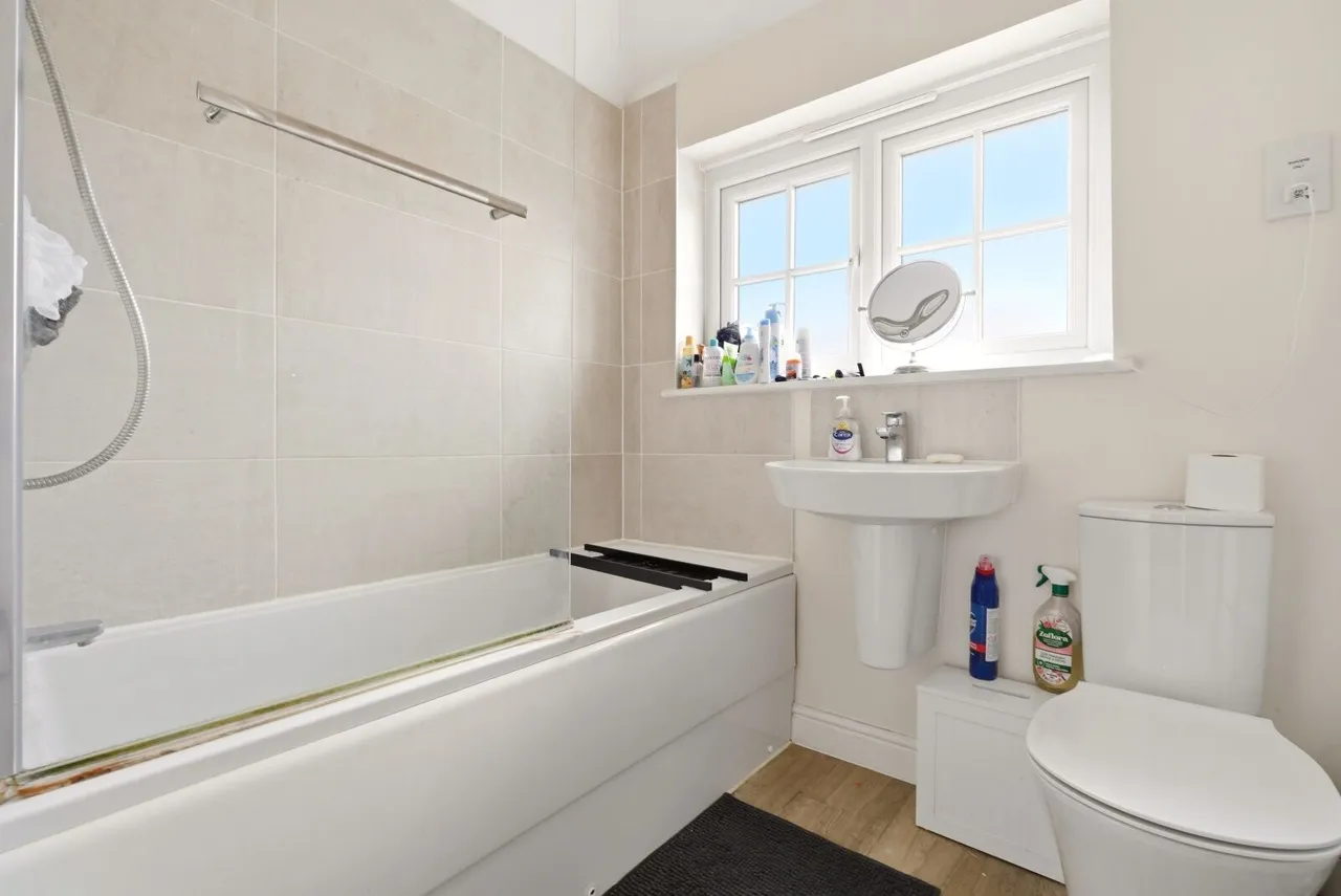 Mallard Crescent, Caddington, LU1, photo 12