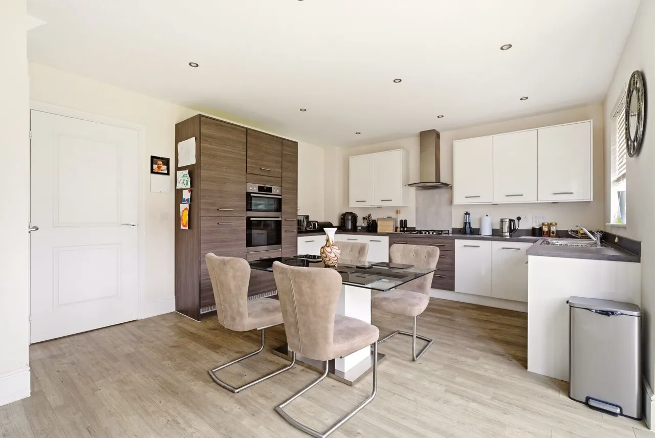 Mallard Crescent, Caddington, LU1, photo 7