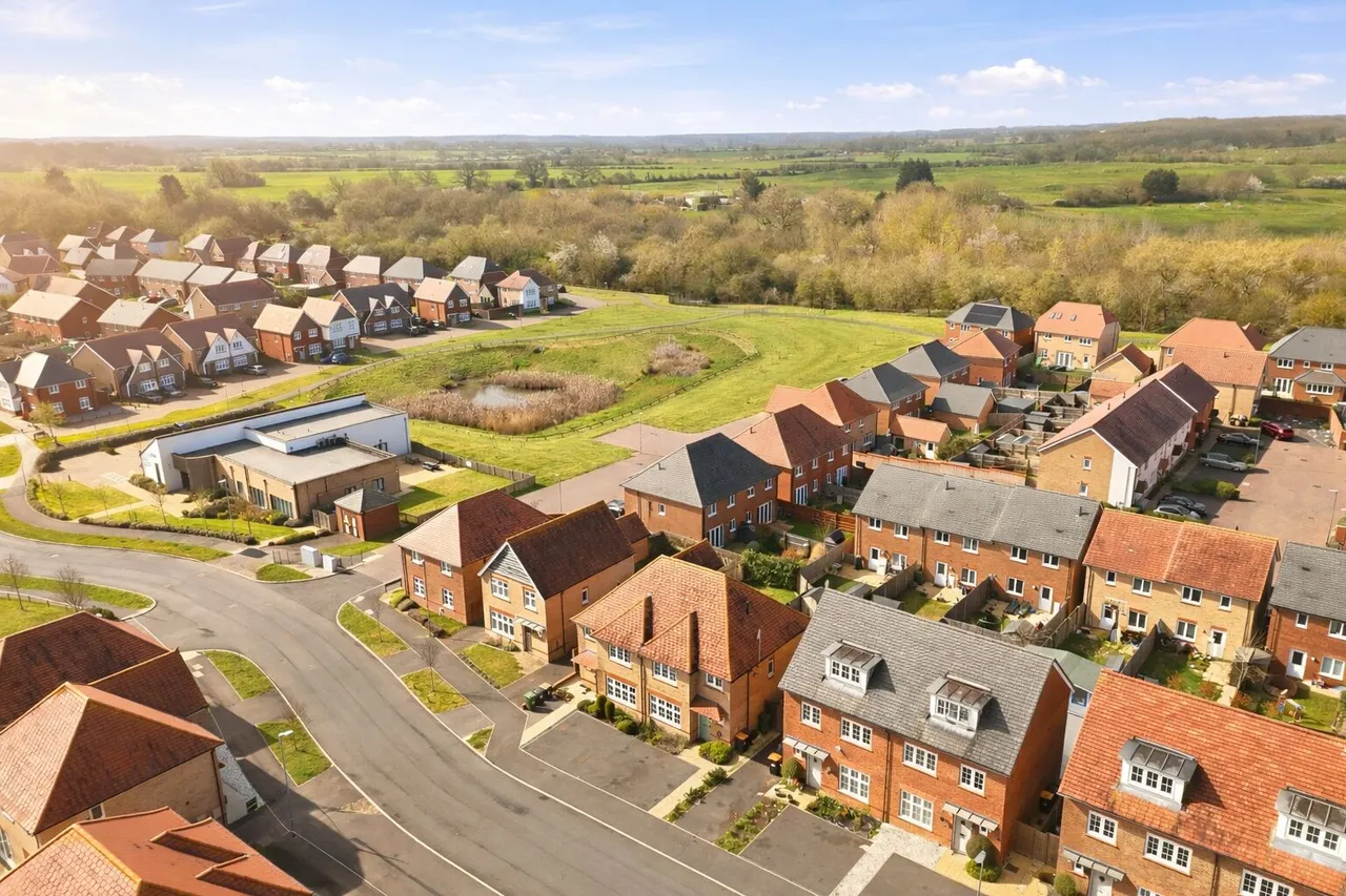 3 bed house for sale, Mallard Crescent, Caddington, LU1