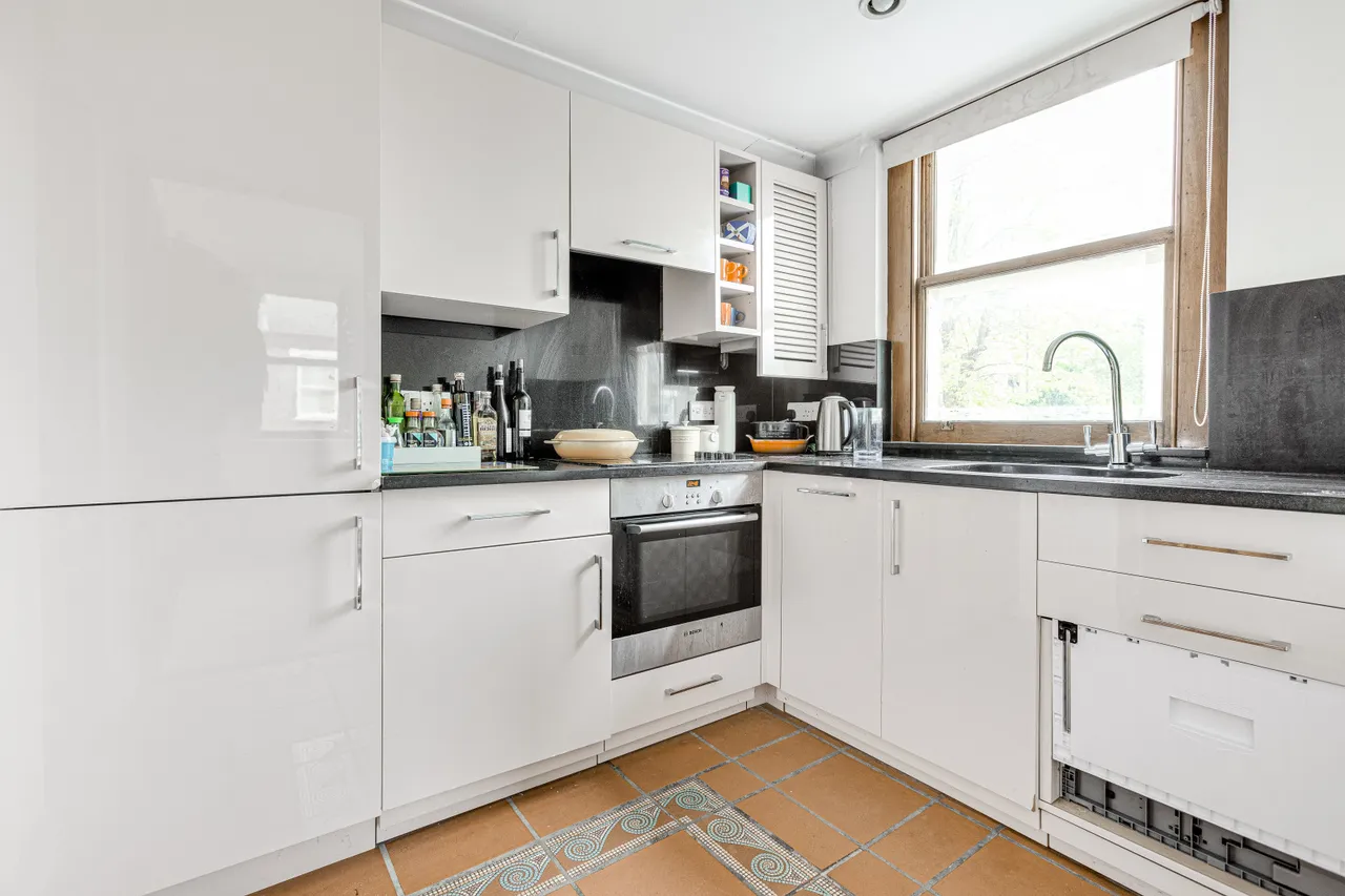 Aspley Road, London, SW18, photo 2