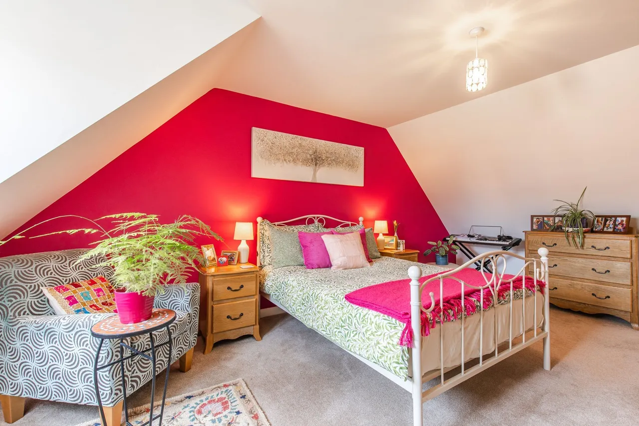 Modern Three Bedroom Detached Home in, photo 11