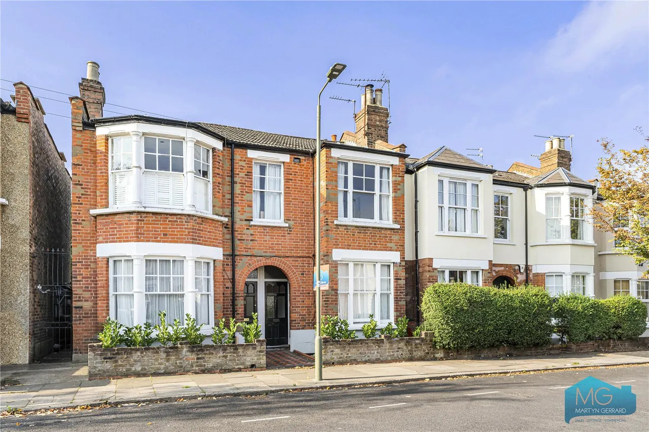 3 bed flat for sale, Leslie Road, London, N2