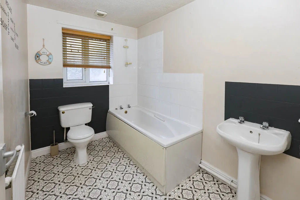 Margroy Close, Rochdale, OL12, photo 9