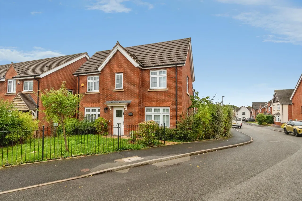 4 bed house for sale, Lower Comball, Tipton, DY4