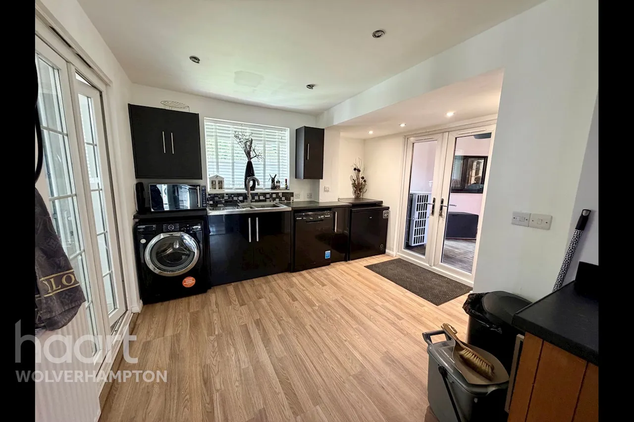 Barbel Drive, WV10, photo 6