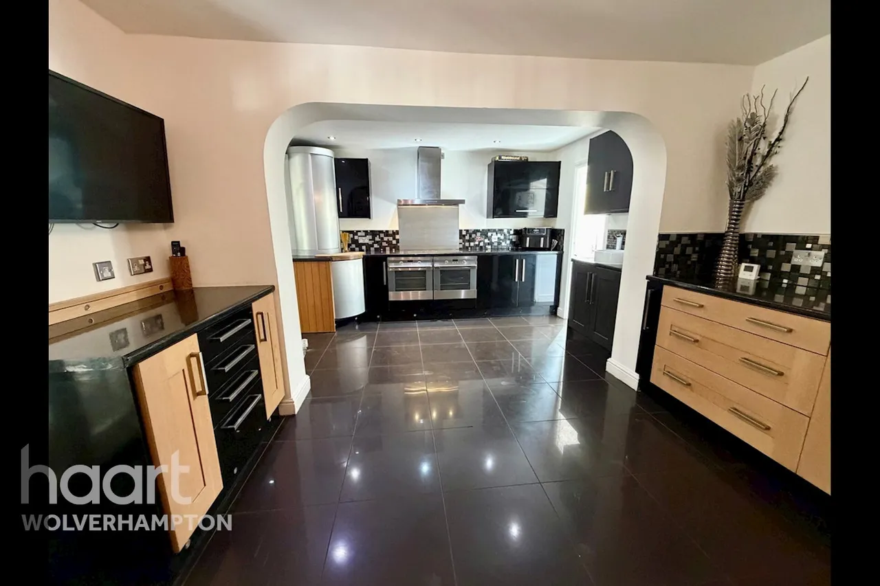 Barbel Drive, WV10, photo 3