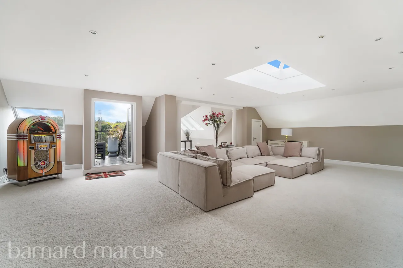 3 bed flat to rent — St. Monicas Road, Kingswood, TADWORTH