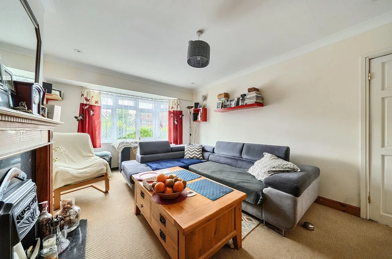 The Vale, Feltham, photo 4