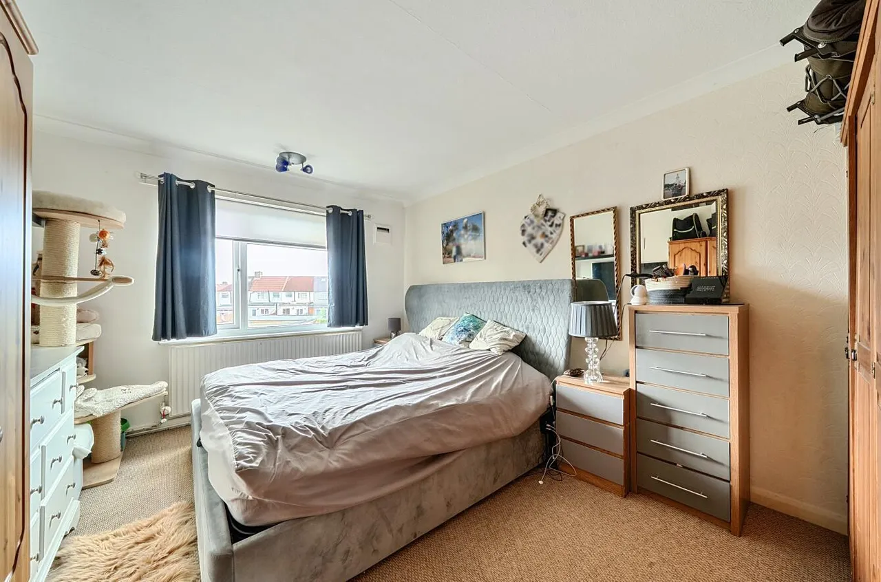 The Vale, Feltham, photo 6