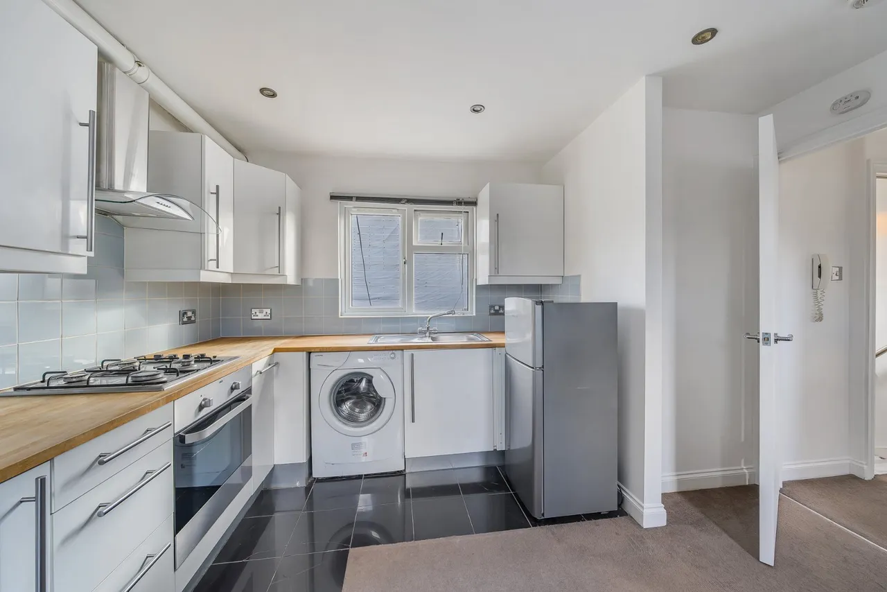 Station Approach, West Byfleet, KT14, photo 7
