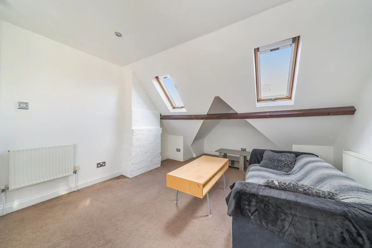 Station Approach, West Byfleet, KT14, photo 5