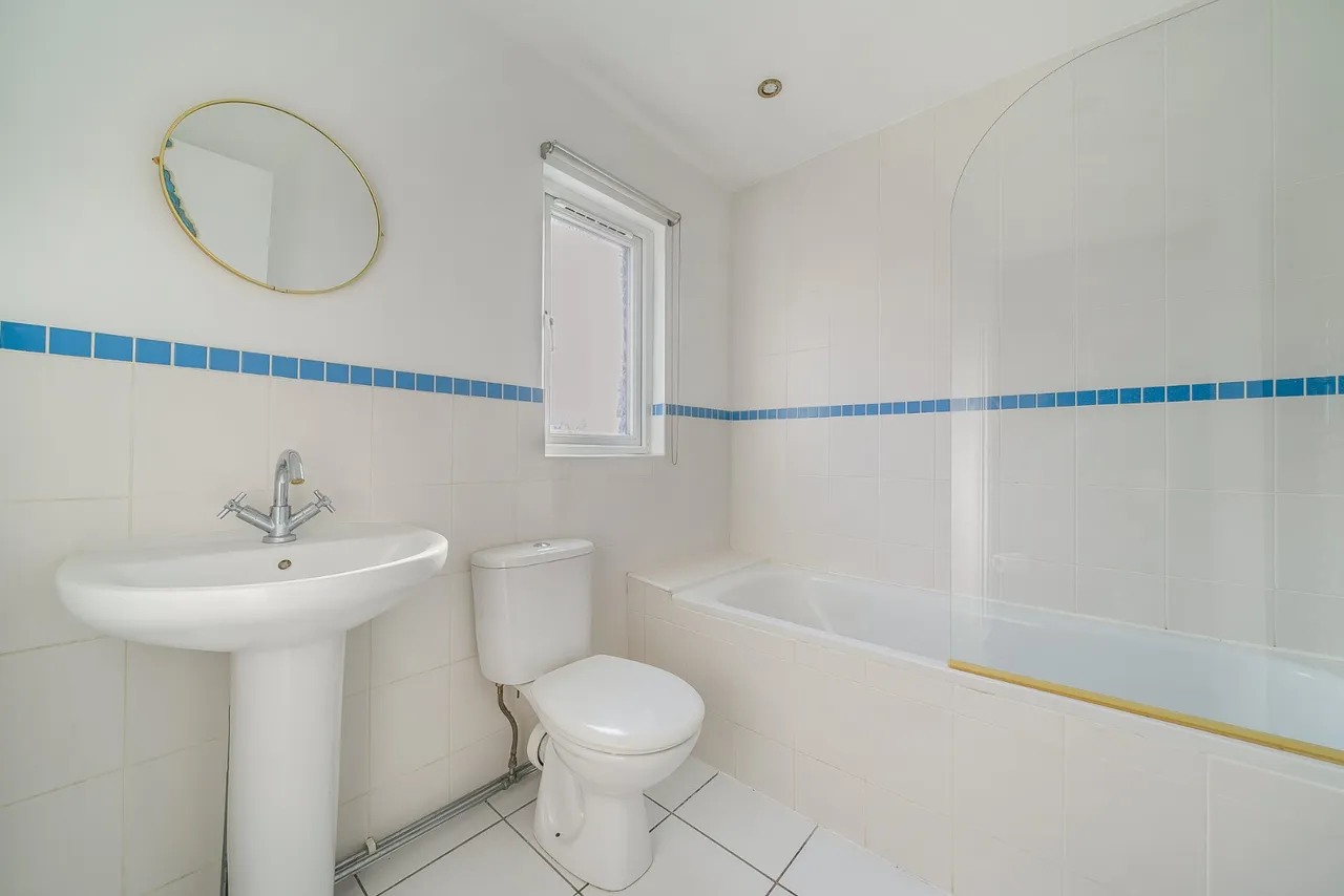 Station Approach, West Byfleet, KT14, photo 9