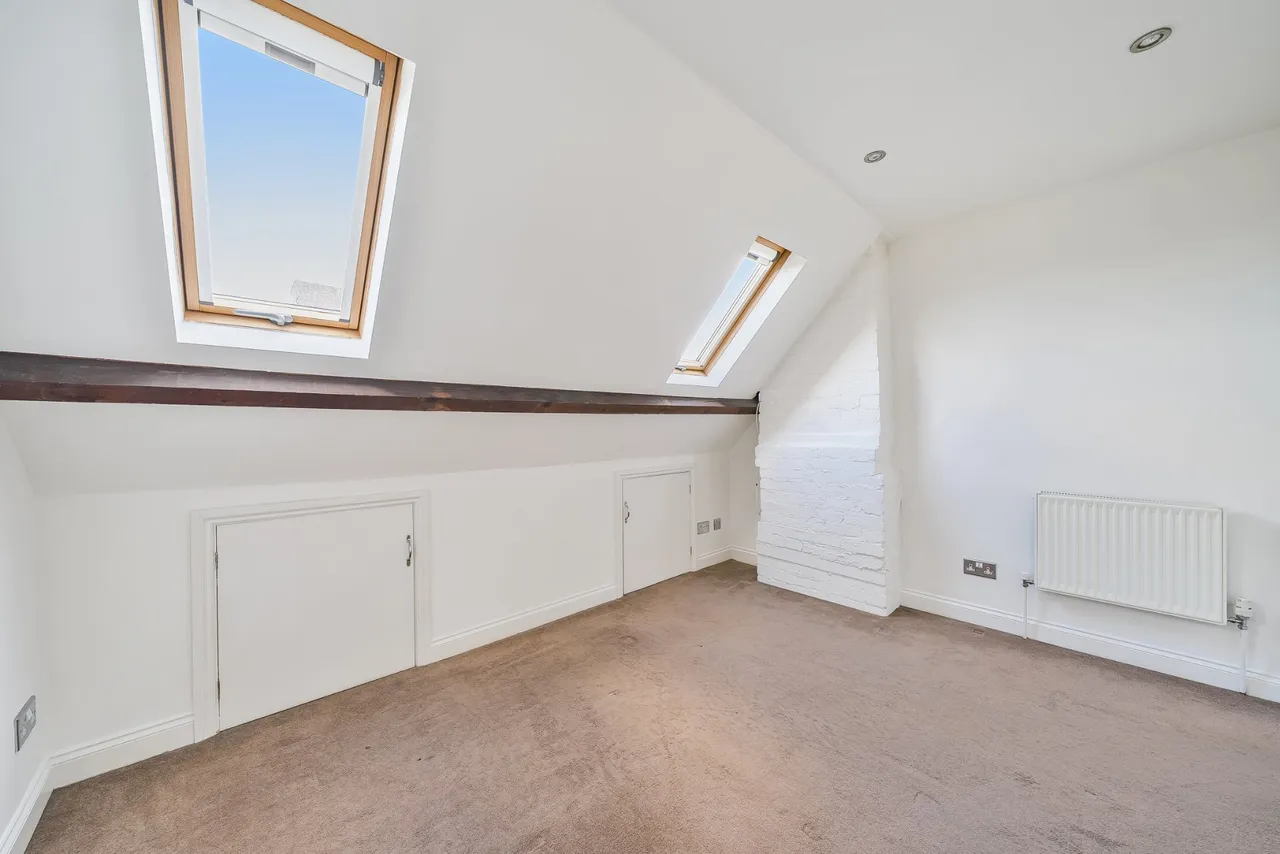 Station Approach, West Byfleet, KT14, photo 6