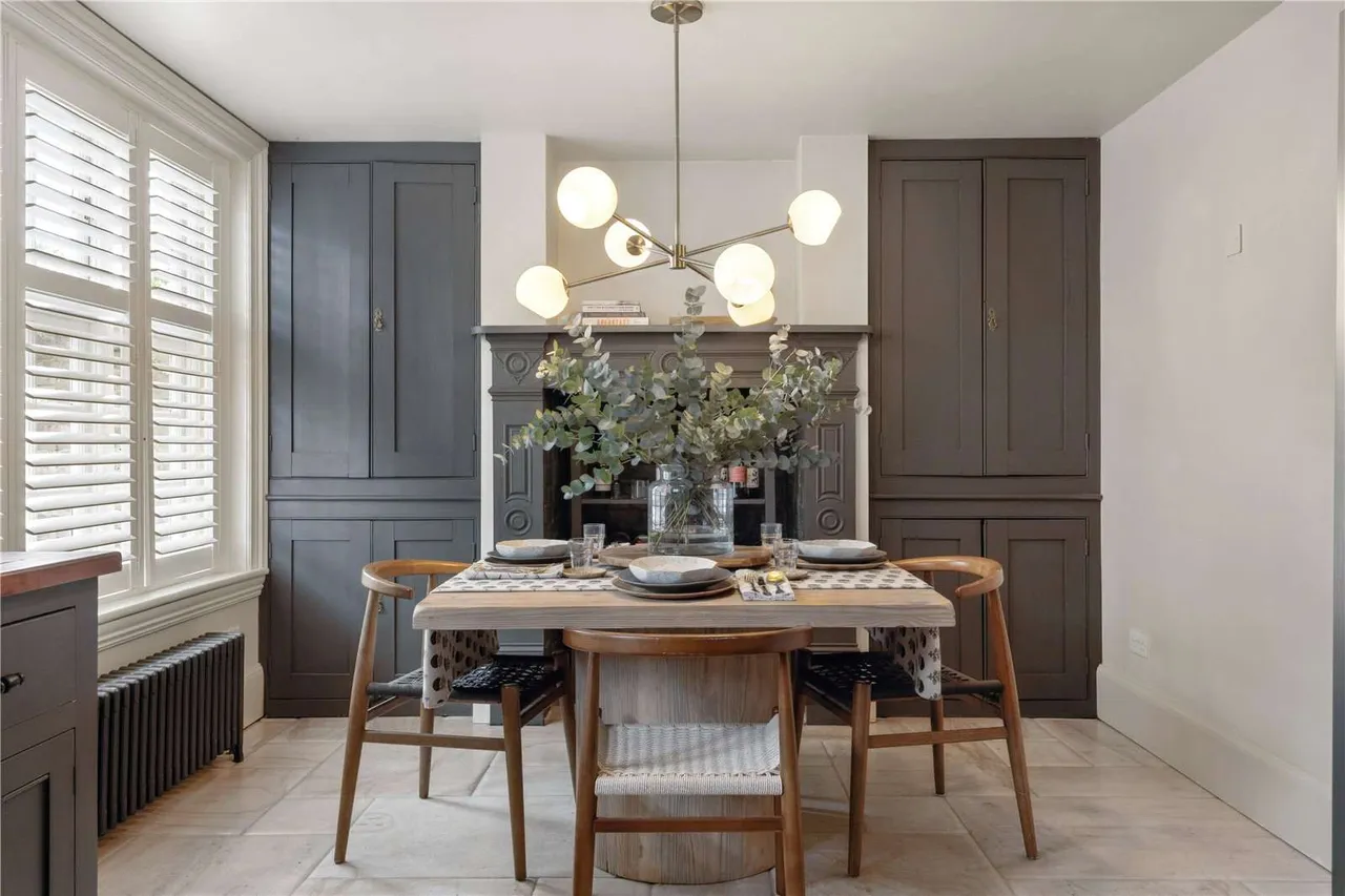 The Fairfield, Farnham, GU9, photo 12