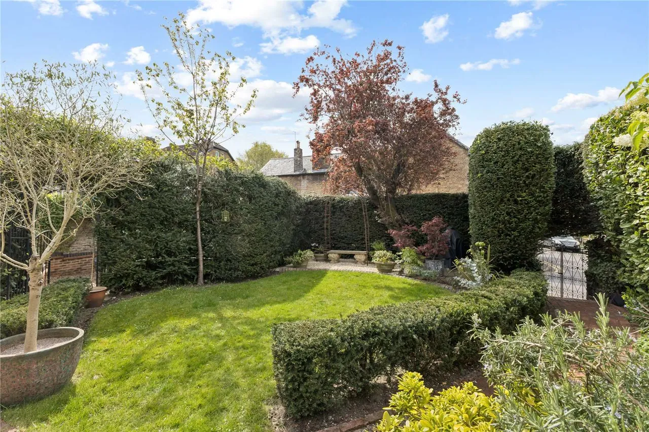The Fairfield, Farnham, GU9, photo 4