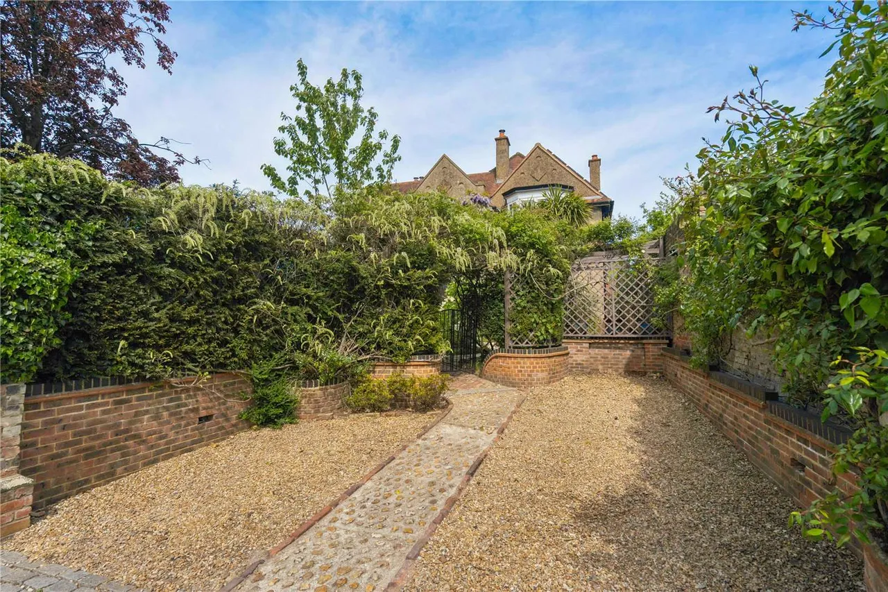 The Fairfield, Farnham, GU9, photo 21