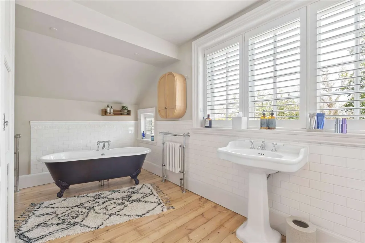 The Fairfield, Farnham, GU9, photo 18
