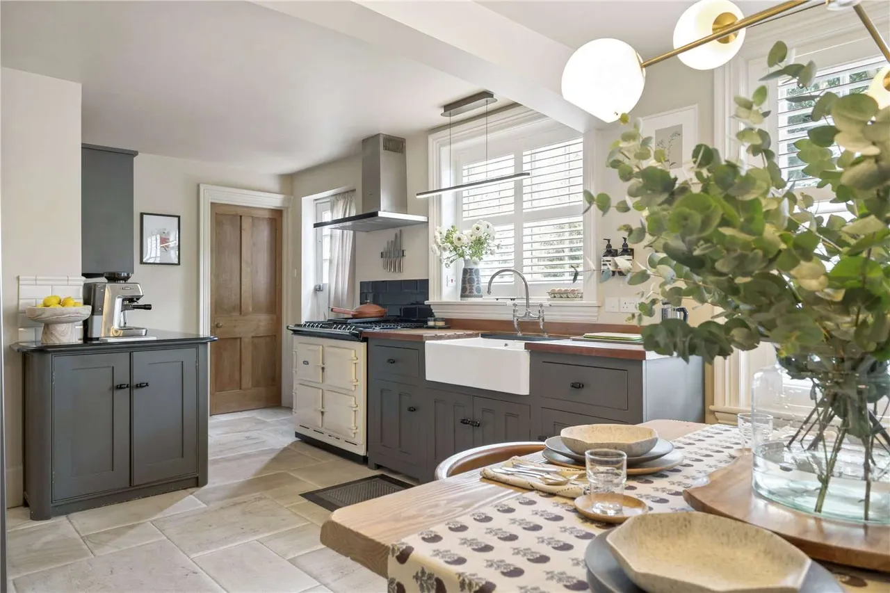 The Fairfield, Farnham, GU9, photo 11