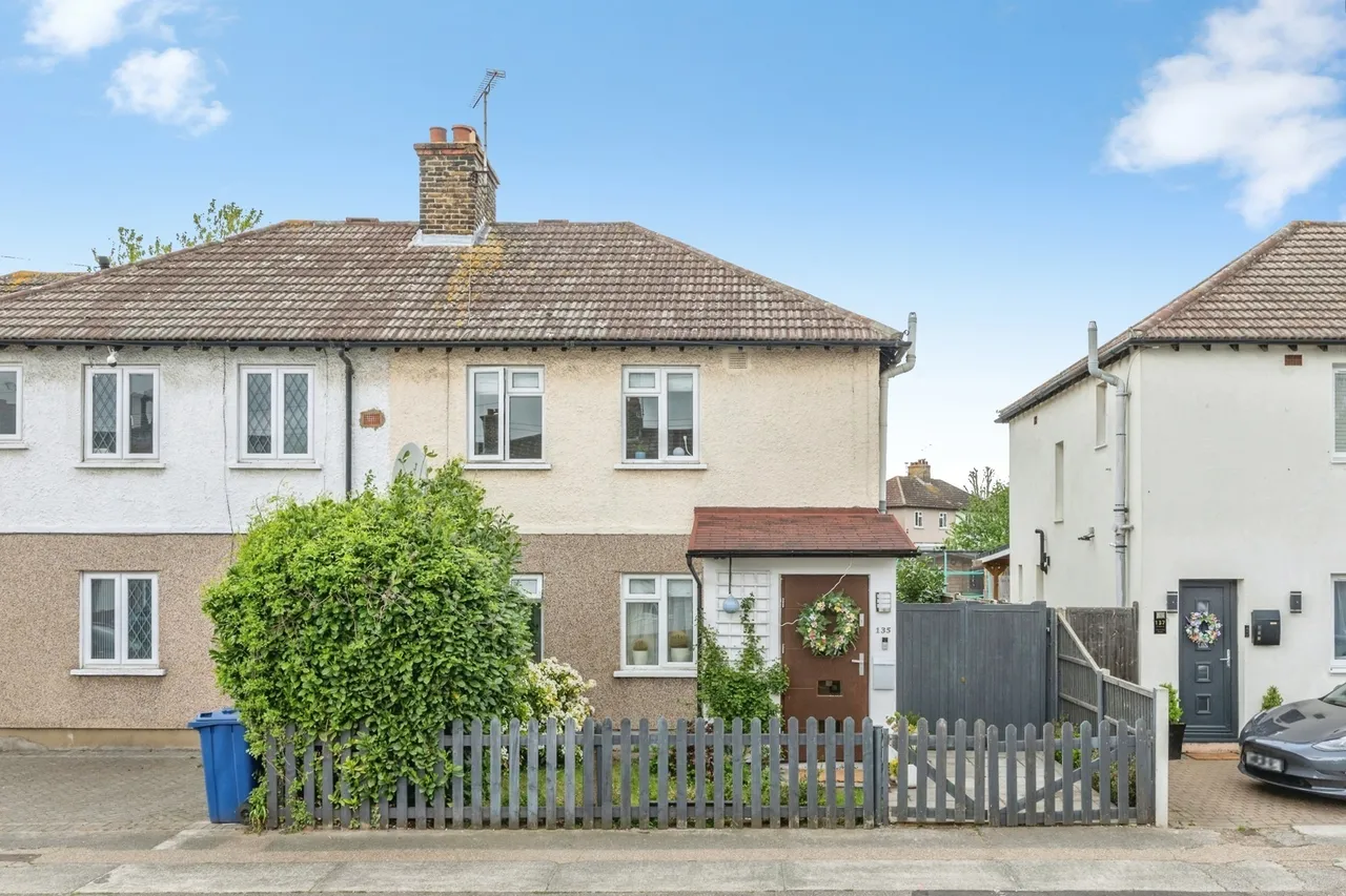 4 bed house for sale — Hathaway Road, Grays, Essex, RM17