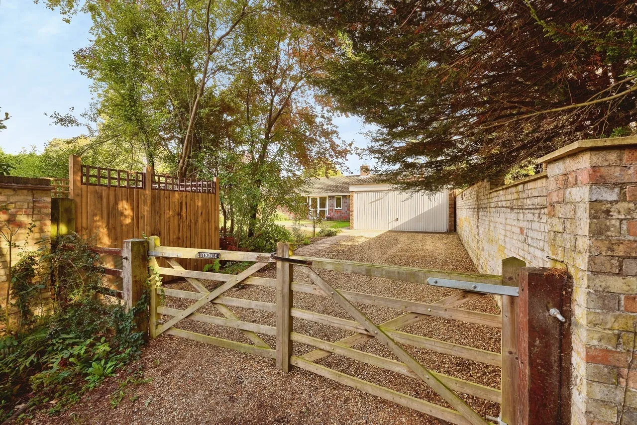 3 bed house for sale, Whippletree Road, Whittlesford, CB22