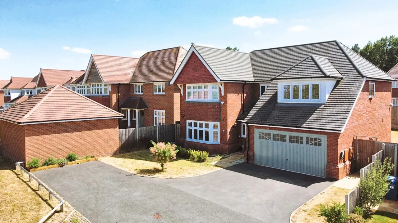 Hollington Close, Amington, B77, photo 25