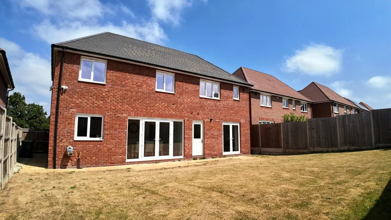Hollington Close, Amington, B77, photo 23