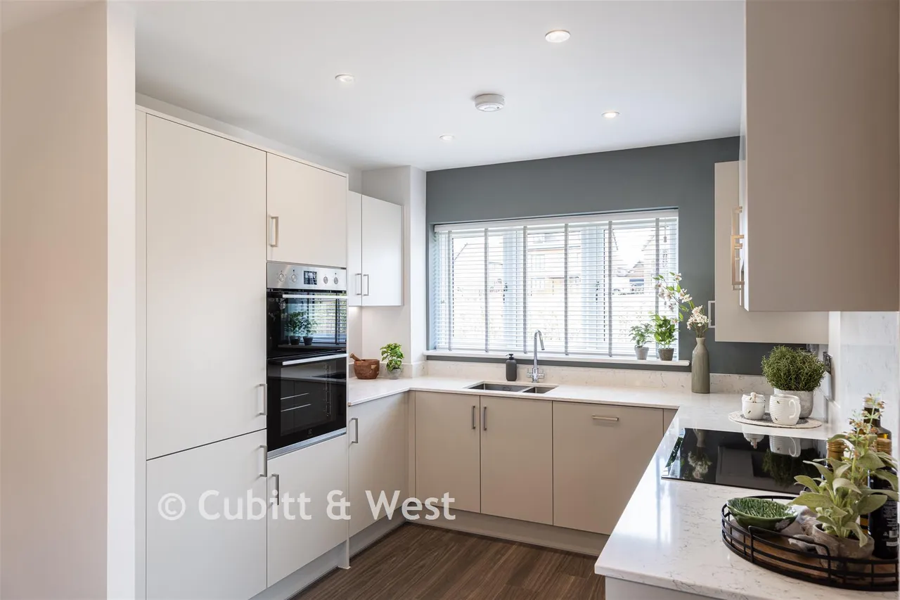 Buttercup Way, Temple Gate, RH15, photo 5