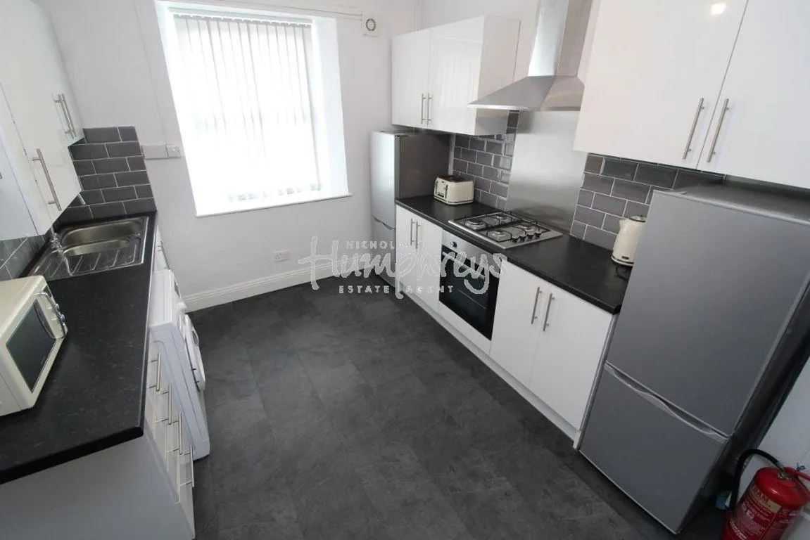 Watson Road, S10, photo 7
