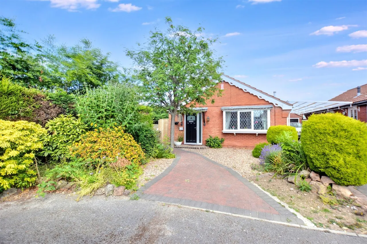 3 bed house for sale, Winterbourne Drive, Stapleford, NG9