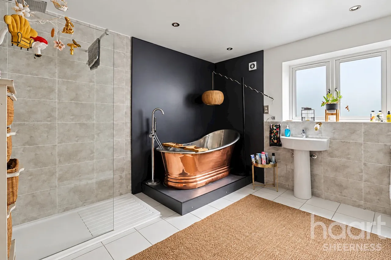 Wards Hill Road, Sheerness, ME12, photo 6