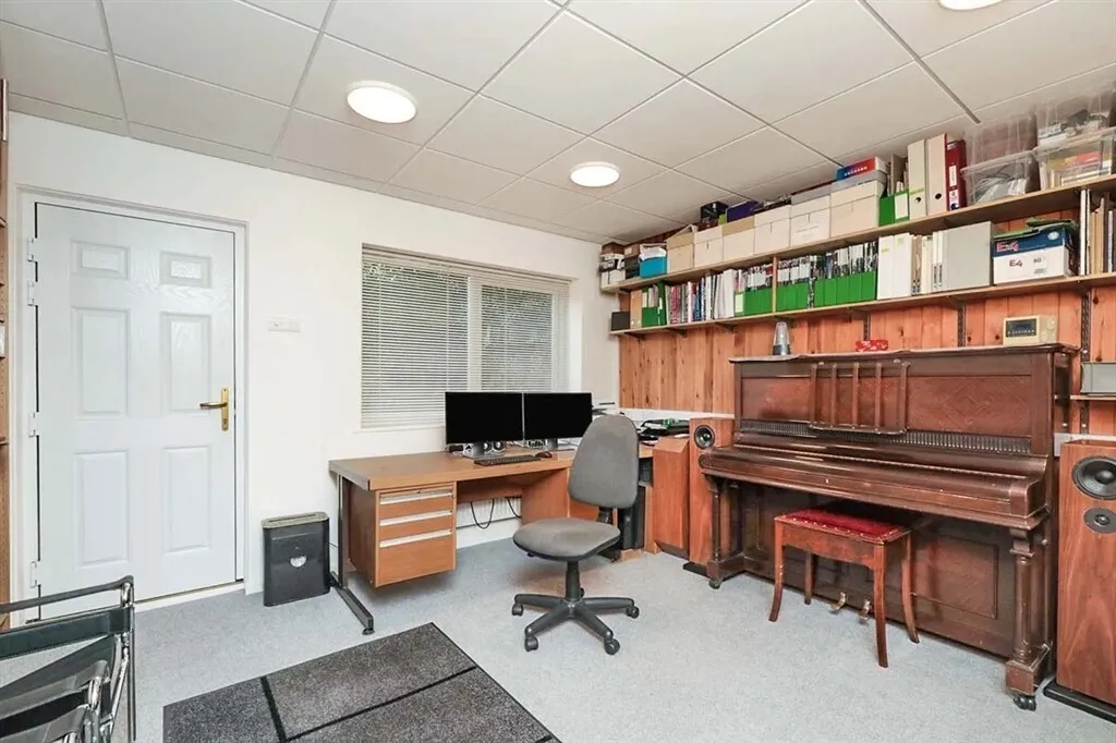 Edward Street, Dinnington, SHEFFIELD, photo 8