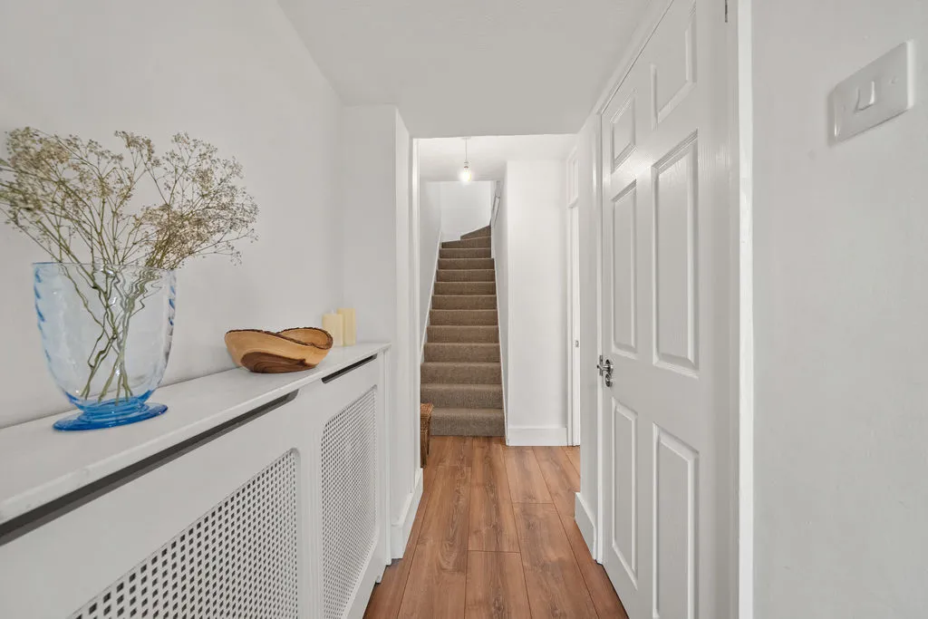 Avon Close, Row Town KT15 1JD, photo 7