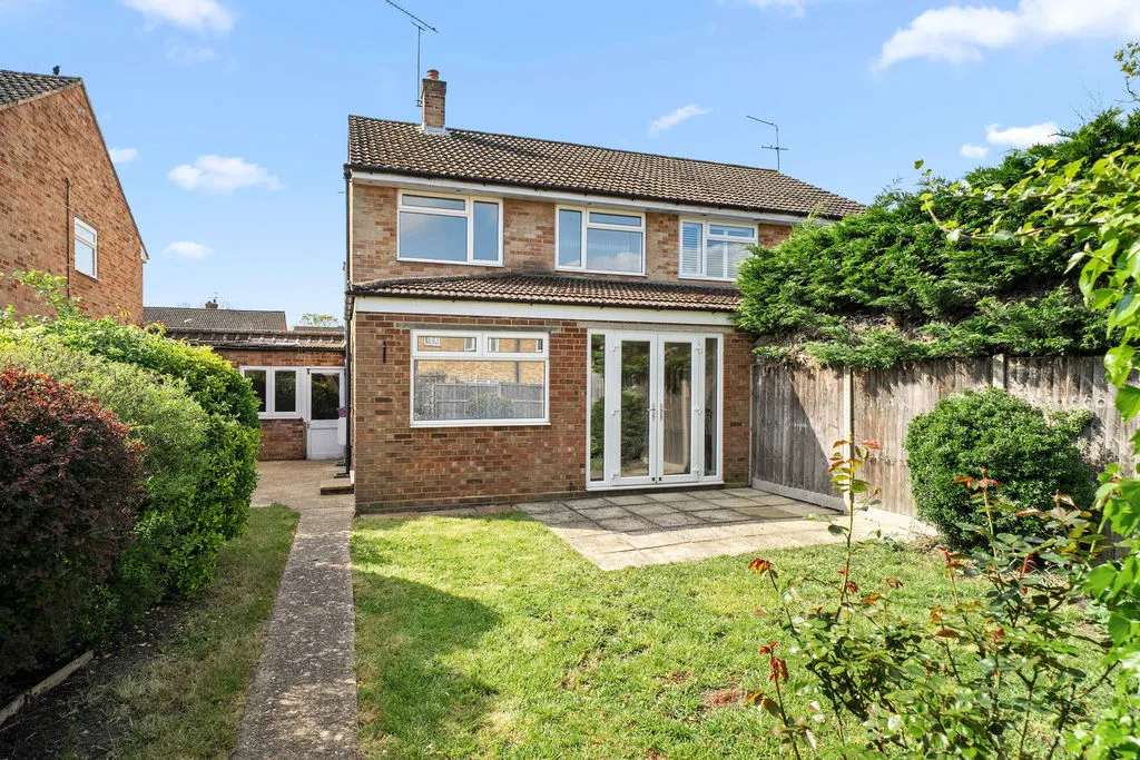 Avon Close, Row Town KT15 1JD, photo 15