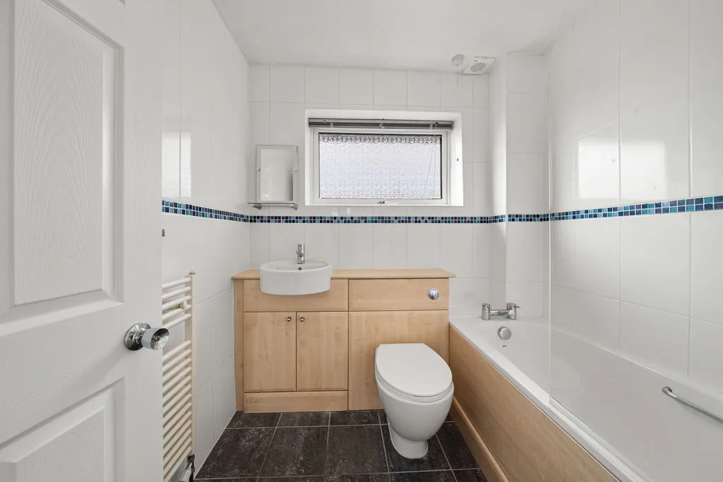 Avon Close, Row Town KT15 1JD, photo 12