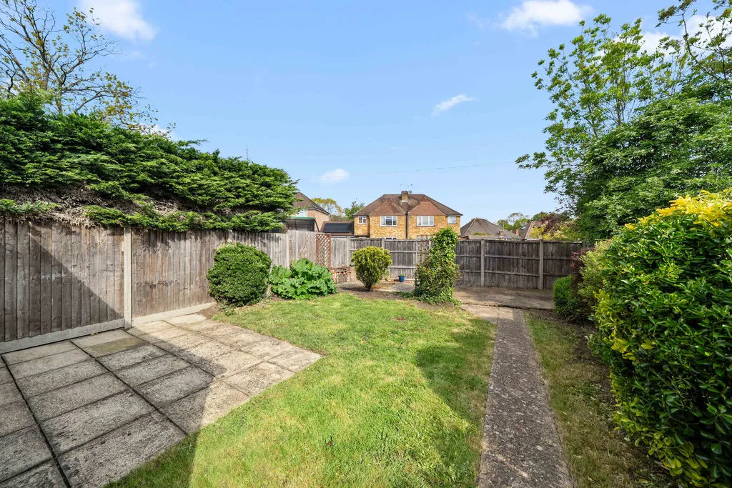 Avon Close, Row Town KT15 1JD, photo 14