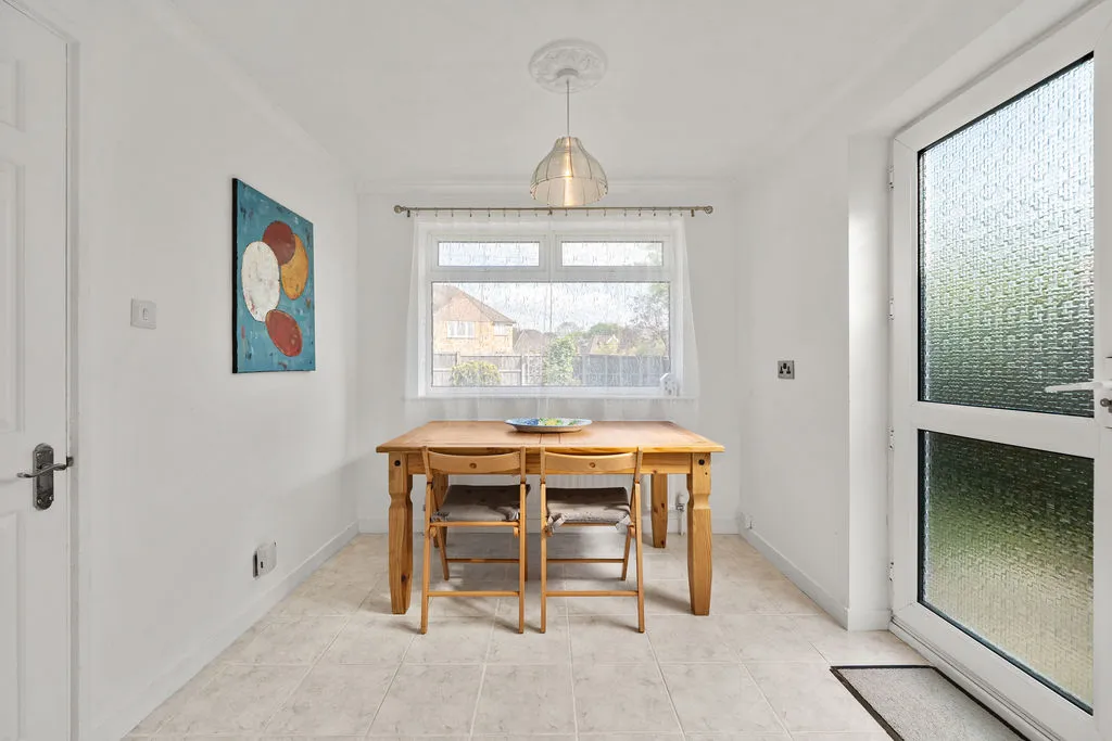 Avon Close, Row Town KT15 1JD, photo 6