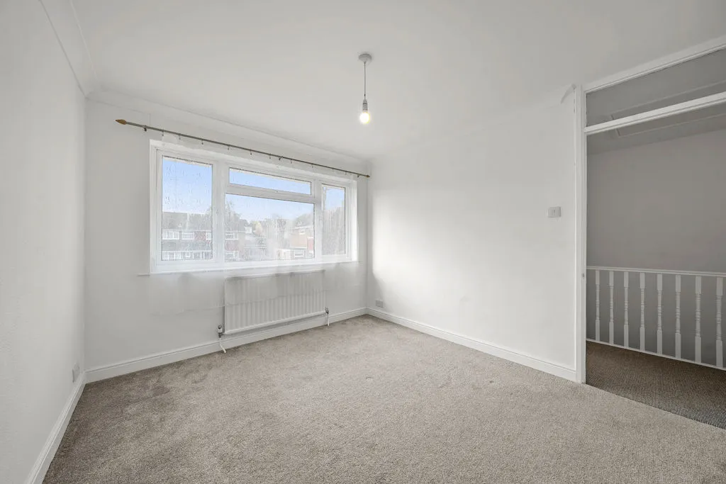 Avon Close, Row Town KT15 1JD, photo 9