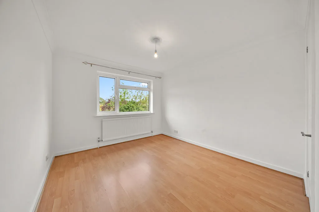 Avon Close, Row Town KT15 1JD, photo 11