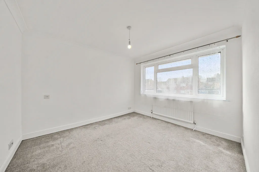 Avon Close, Row Town KT15 1JD, photo 8