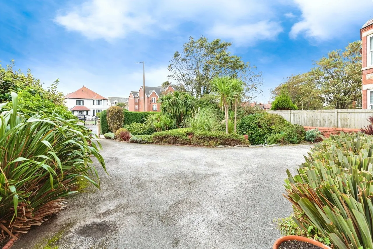 Clifton Drive South, Lytham St. Annes, FY8, photo 14