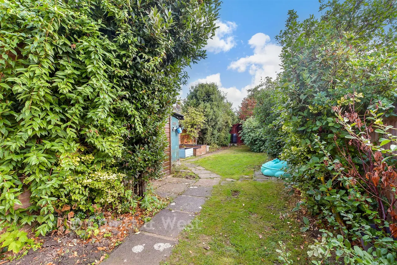 Kennedy Avenue, East Grinstead, RH19, photo 19