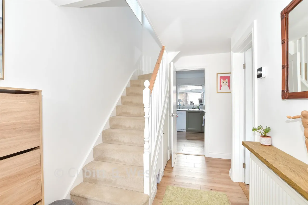 Kennedy Avenue, East Grinstead, RH19, photo 8