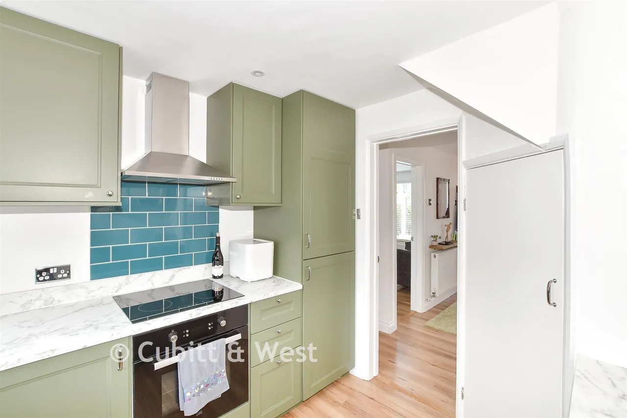 Kennedy Avenue, East Grinstead, RH19, photo 5