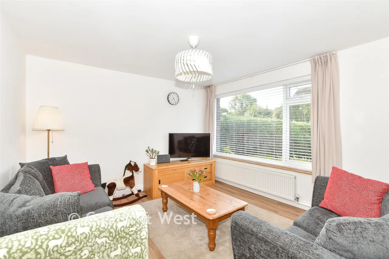 Kennedy Avenue, East Grinstead, RH19, photo 7