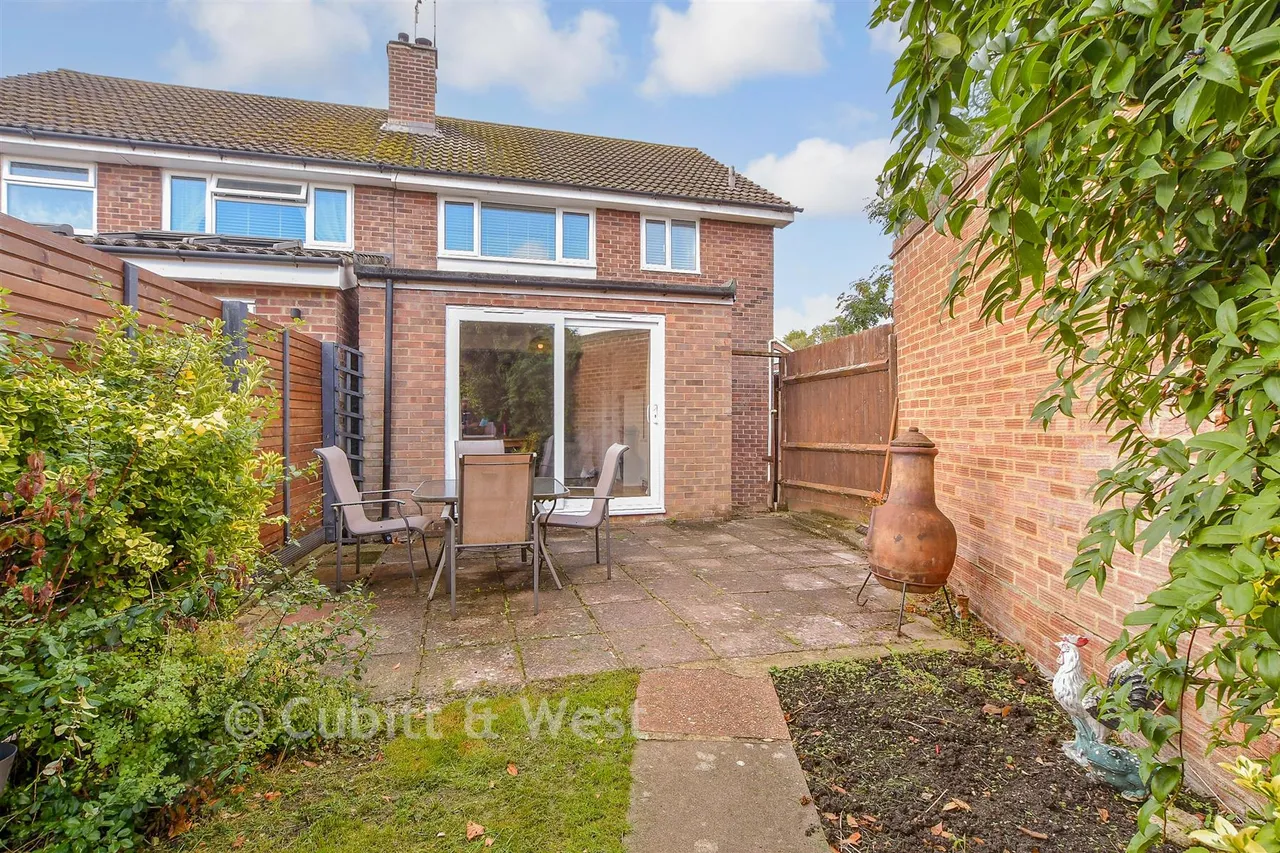 Kennedy Avenue, East Grinstead, RH19, photo 17