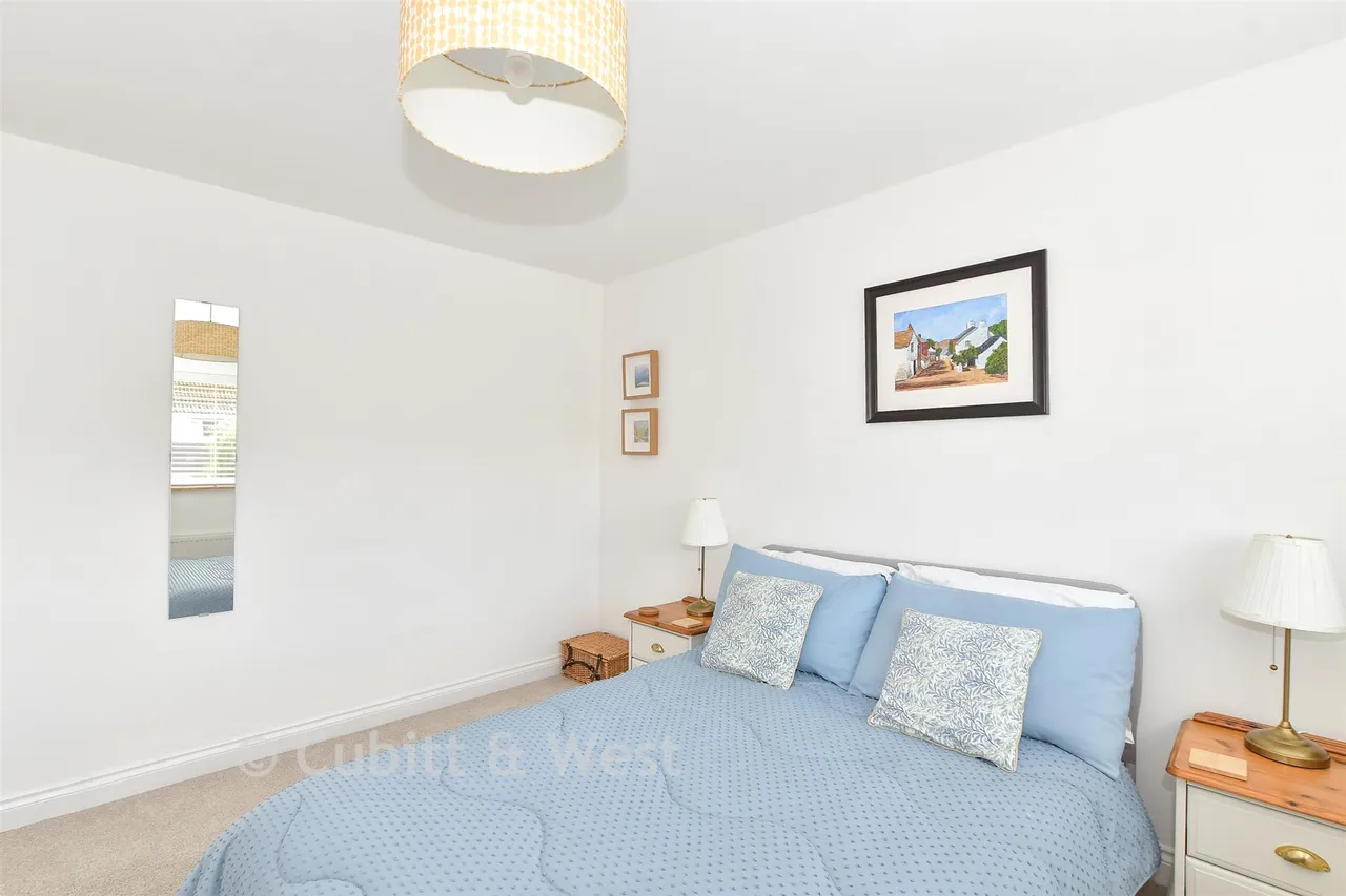Kennedy Avenue, East Grinstead, RH19, photo 13