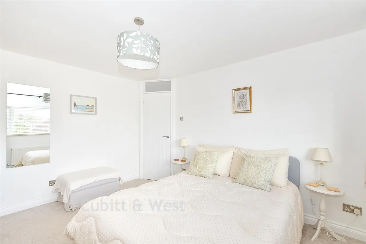 Kennedy Avenue, East Grinstead, RH19, photo 11