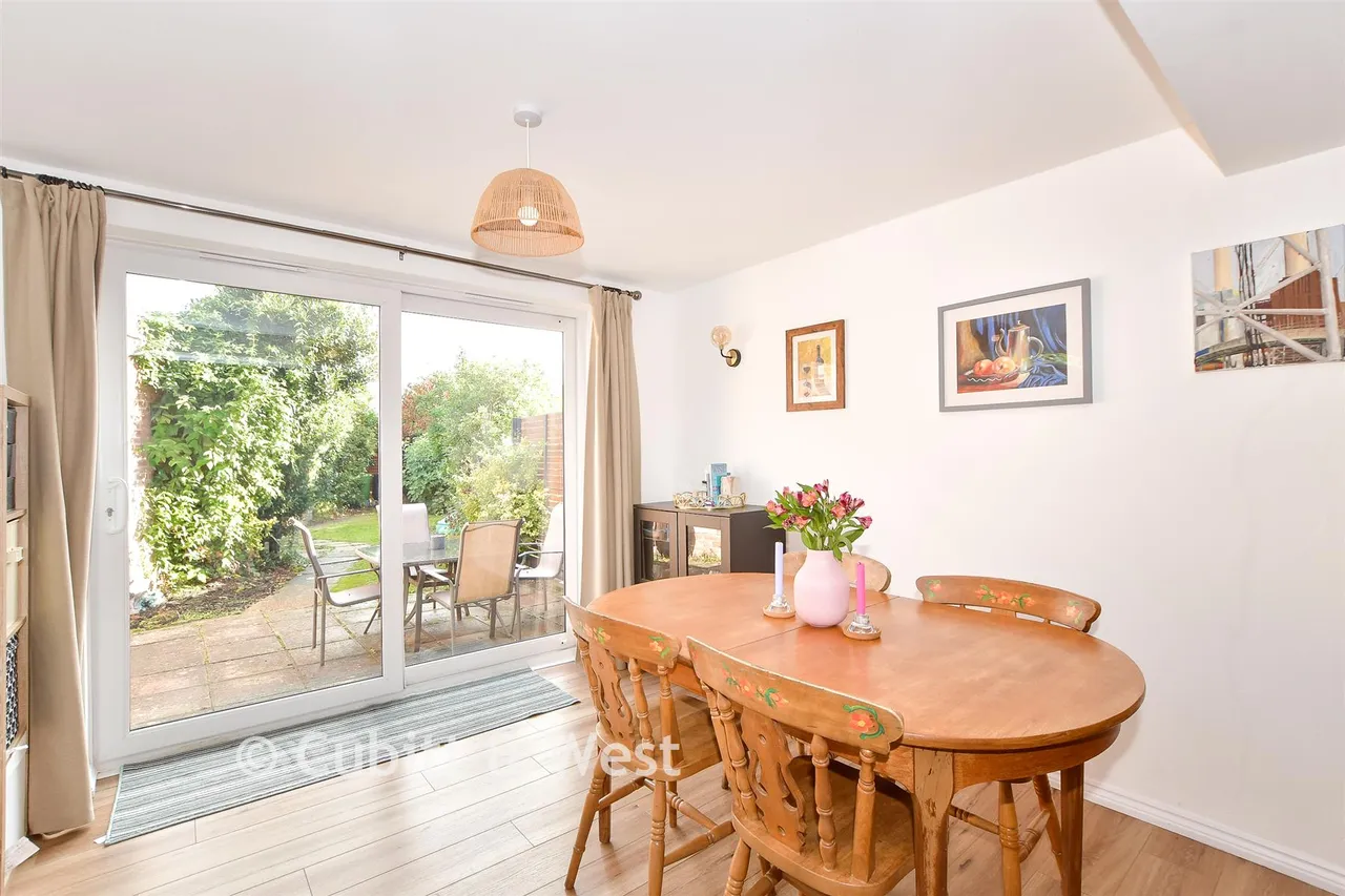 Kennedy Avenue, East Grinstead, RH19, photo 6