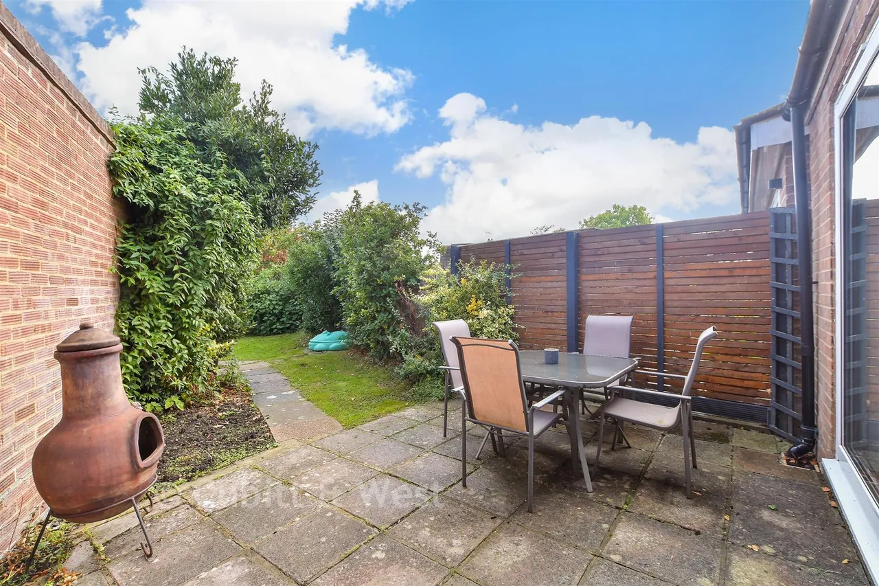 Kennedy Avenue, East Grinstead, RH19, photo 18